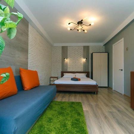 Apartment Near Dream Town Киев Екстериор снимка