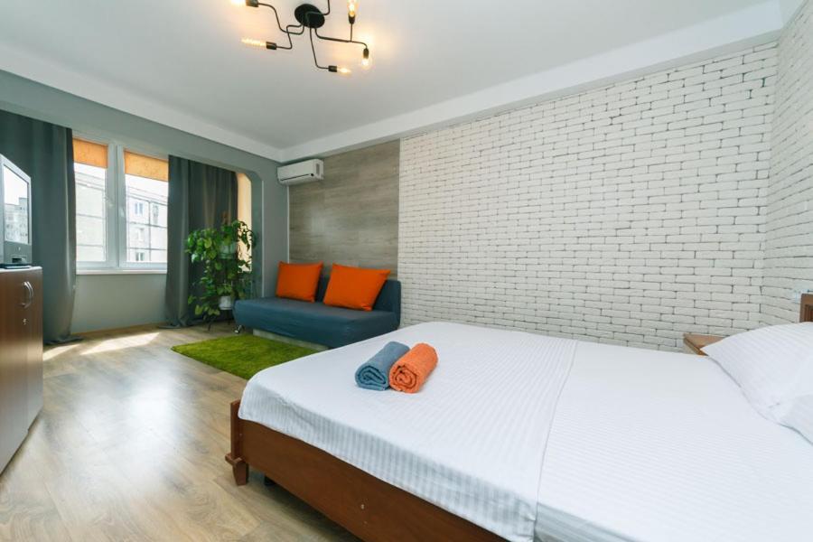 Apartment Near Dream Town Киев Екстериор снимка