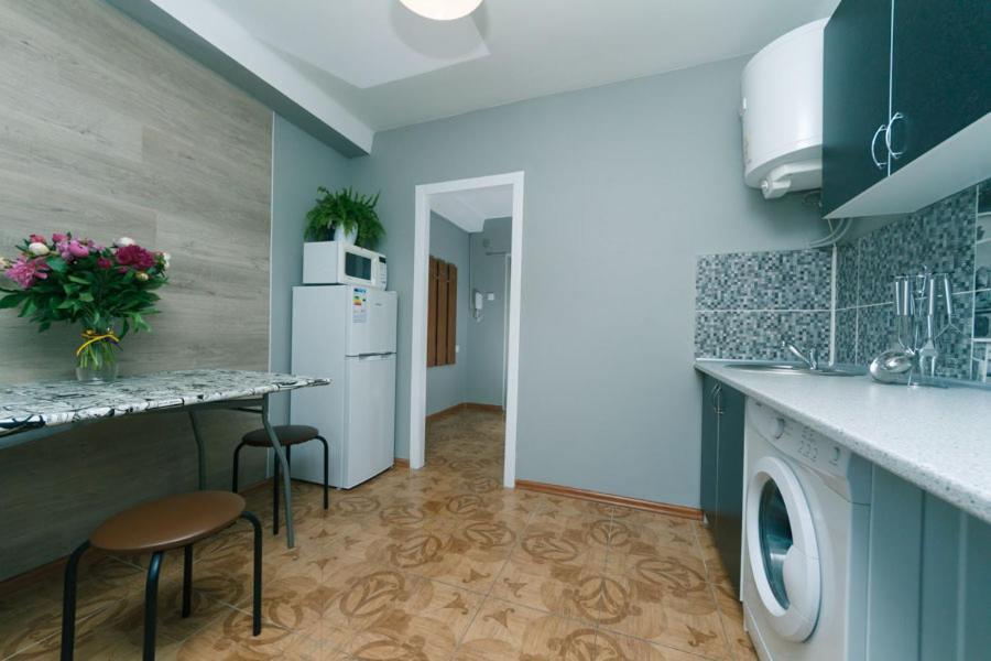 Apartment Near Dream Town Киев Екстериор снимка
